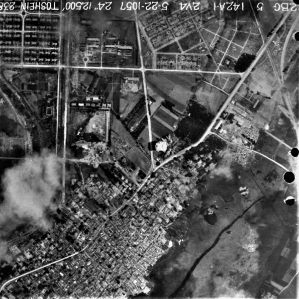 1945年5月22日，美國陸軍航空隊第22轟炸大隊高空轟炸桃子園( Toshein 左營)海軍基地。