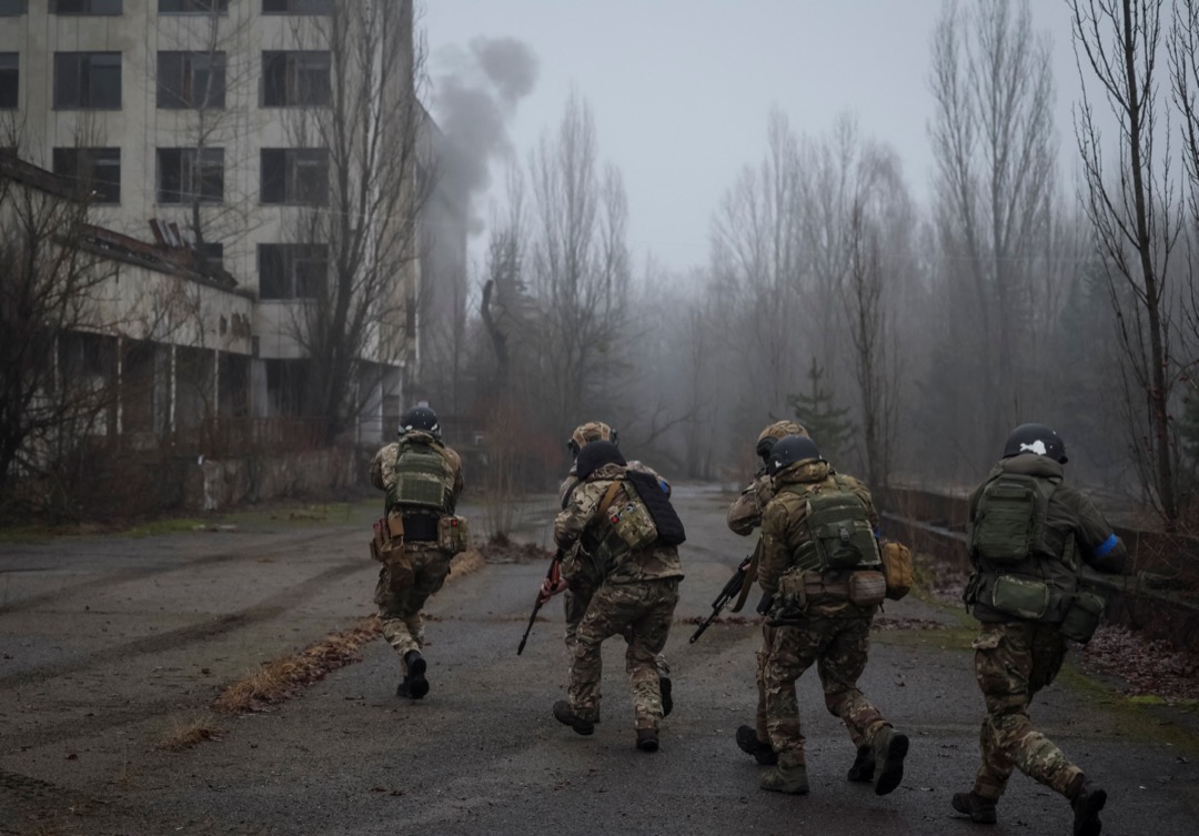 2023年1月20日，烏克蘭與白羅斯接壤邊境城市普里皮亞季（Pripyat），烏軍士兵、邊防部隊和安全部隊成員參與共同軍事演習。