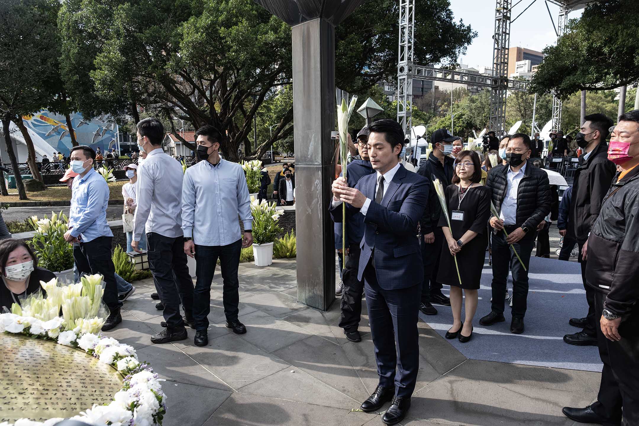 2023年2月28日，台北二二八和平纪念公园，二二八纪念仪式，市长蒋万安献花悼念。