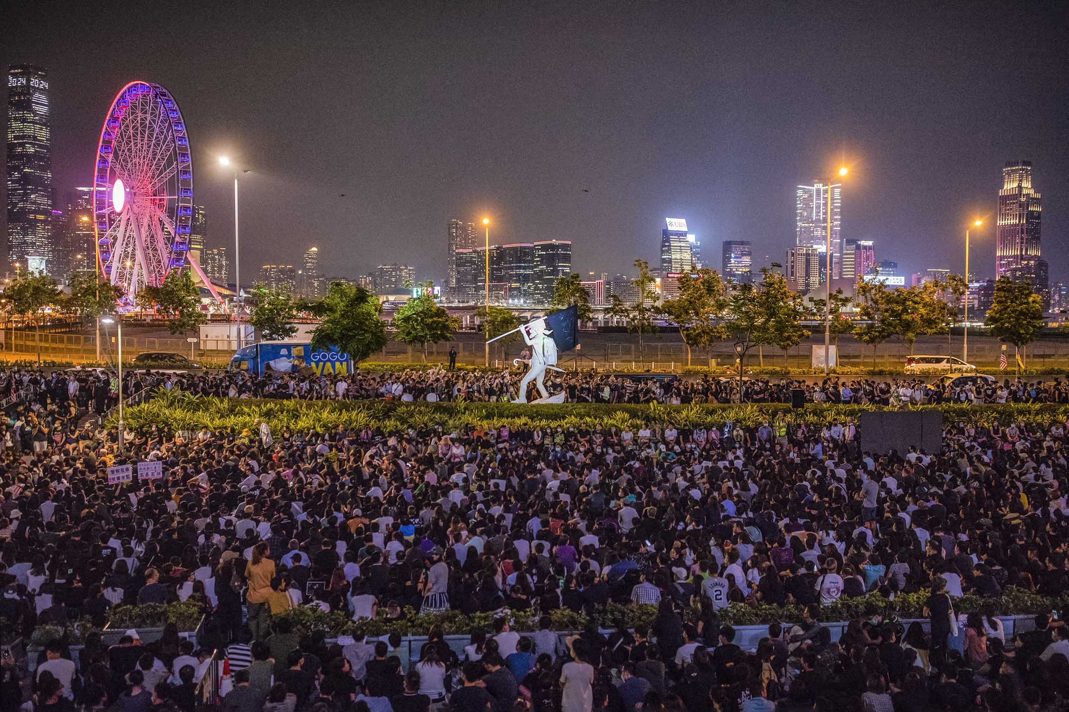 2019年9月28日，香港中环，反修例运动期间，示威者聚集在大会堂前。