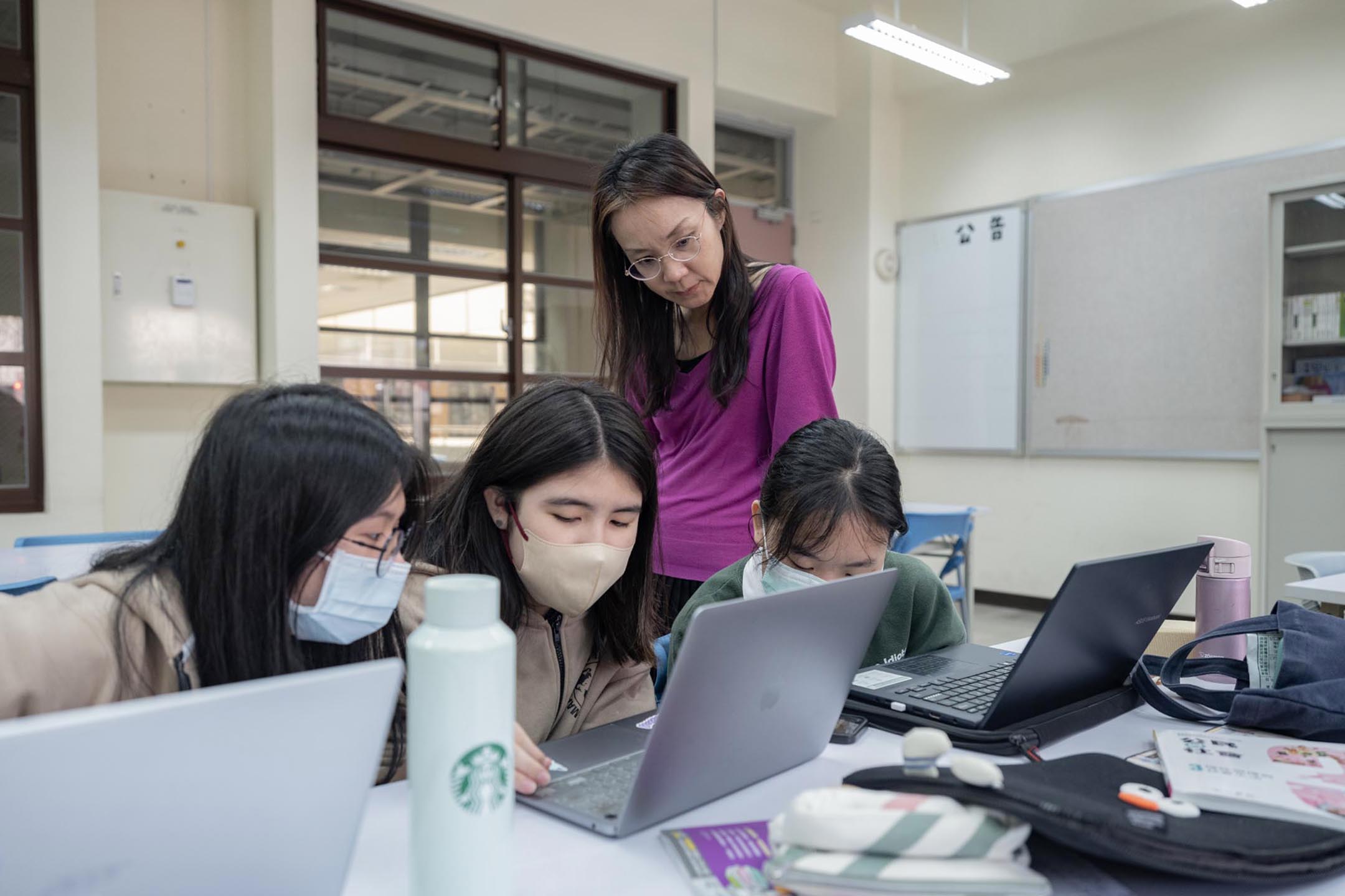 中山女高内的“人社班”。 