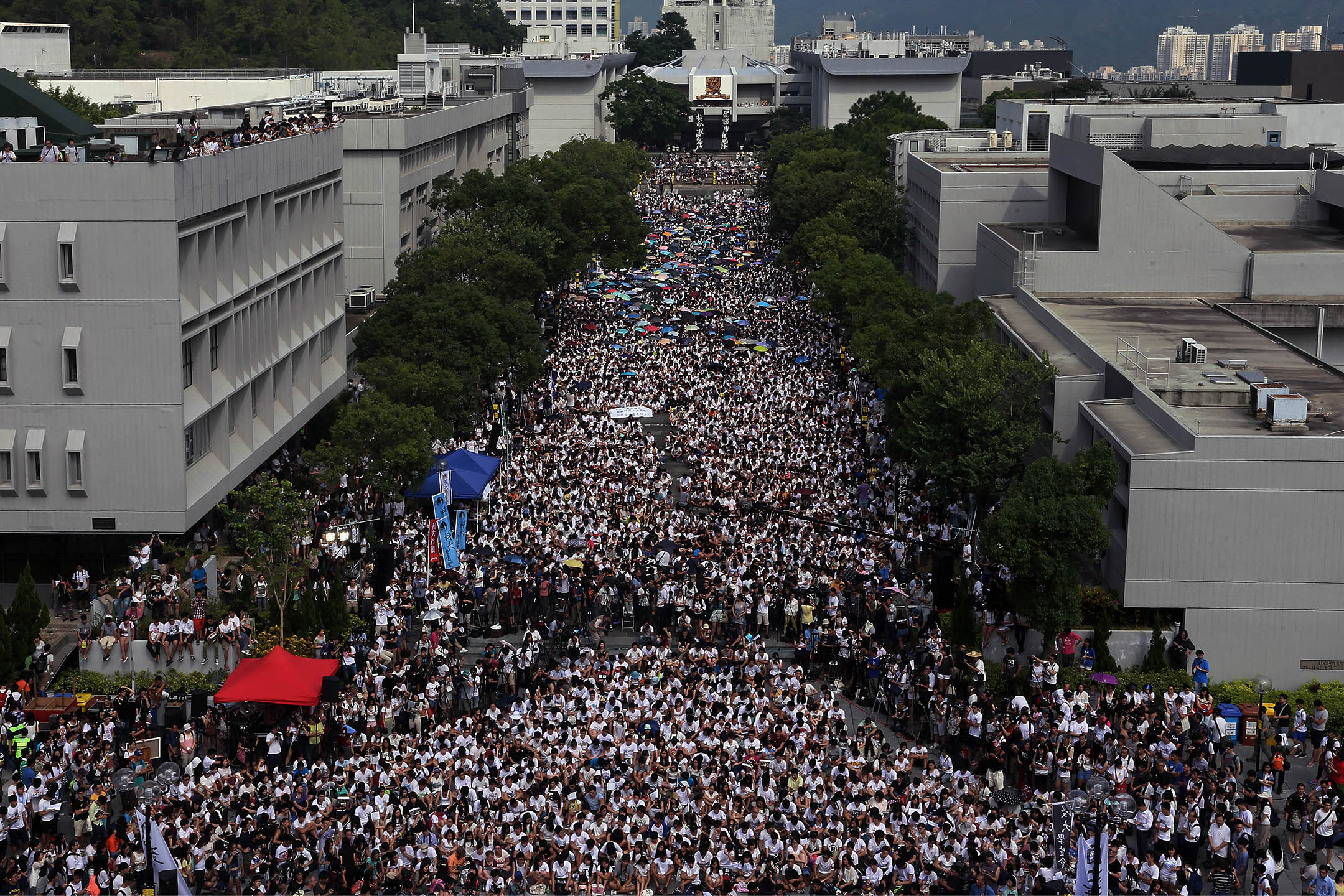 2014年9月22日，香港中文大学，香港专上学生联会发动大专生罢课。