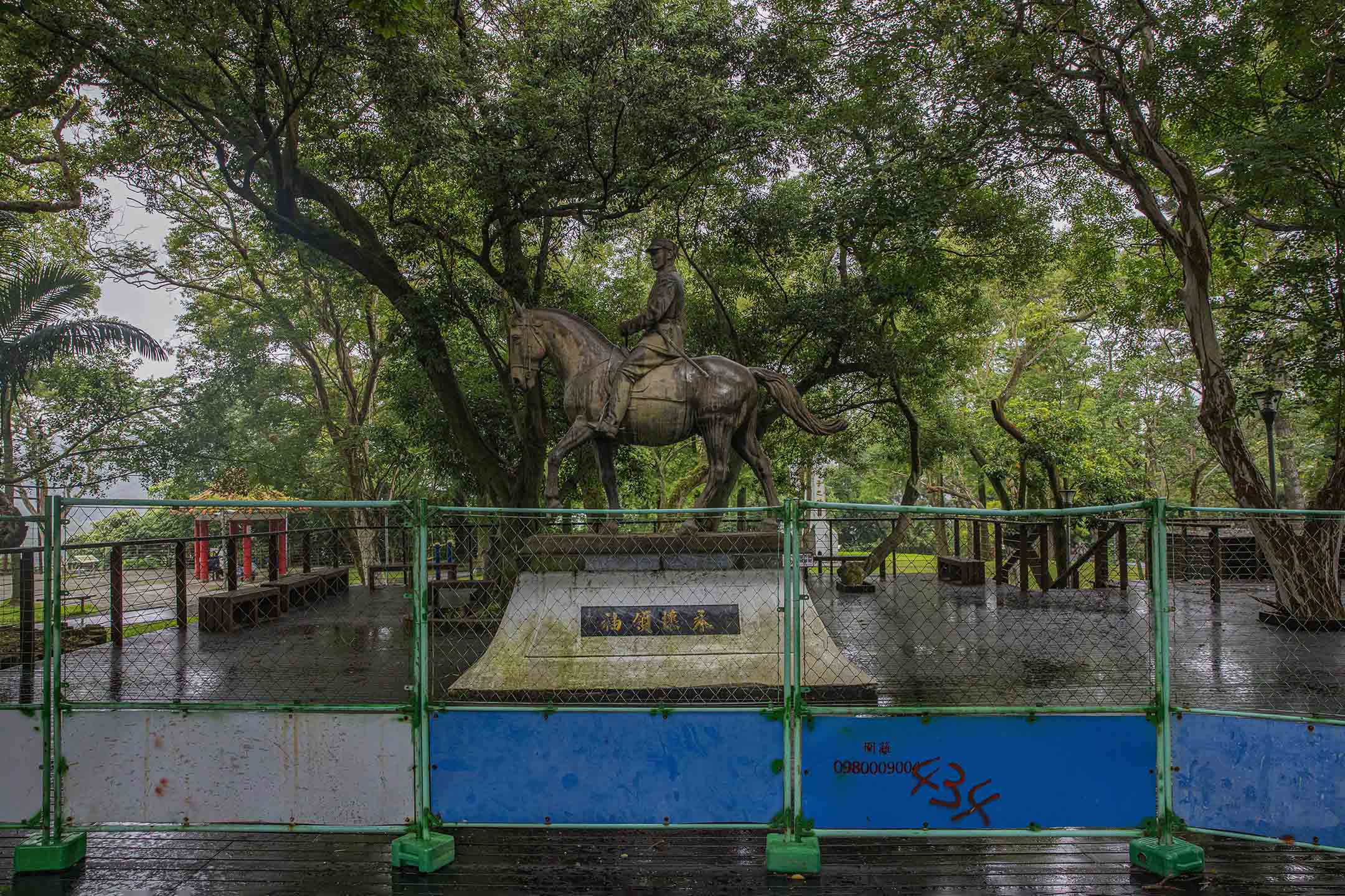 桃園大溪公園內的蔣介石像。攝：陳焯煇/端傳媒