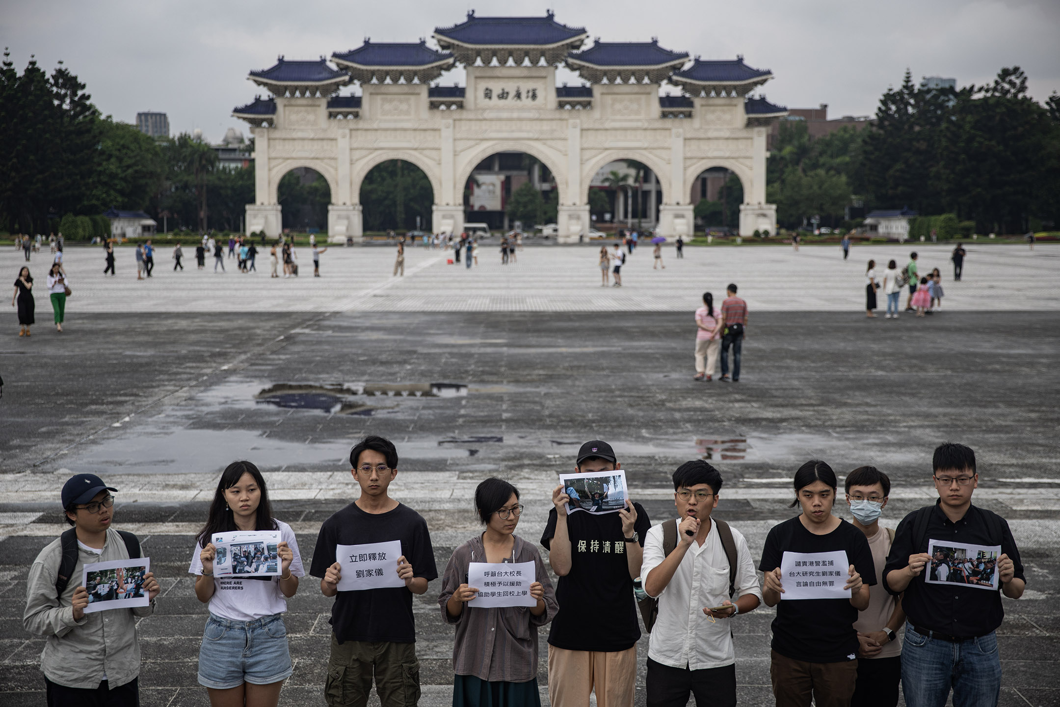 2023年6月4日，台北中正纪念堂，台大研究生协会召开记者会，要求香港警方释放刘家仪。摄：陈焯𪸩/端传媒