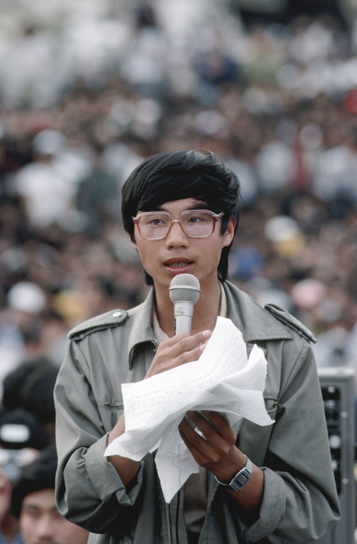 1989年5月27日，天安门广场民运领袖王丹在广场发表讲话。摄：Peter Turnley/Getty Images