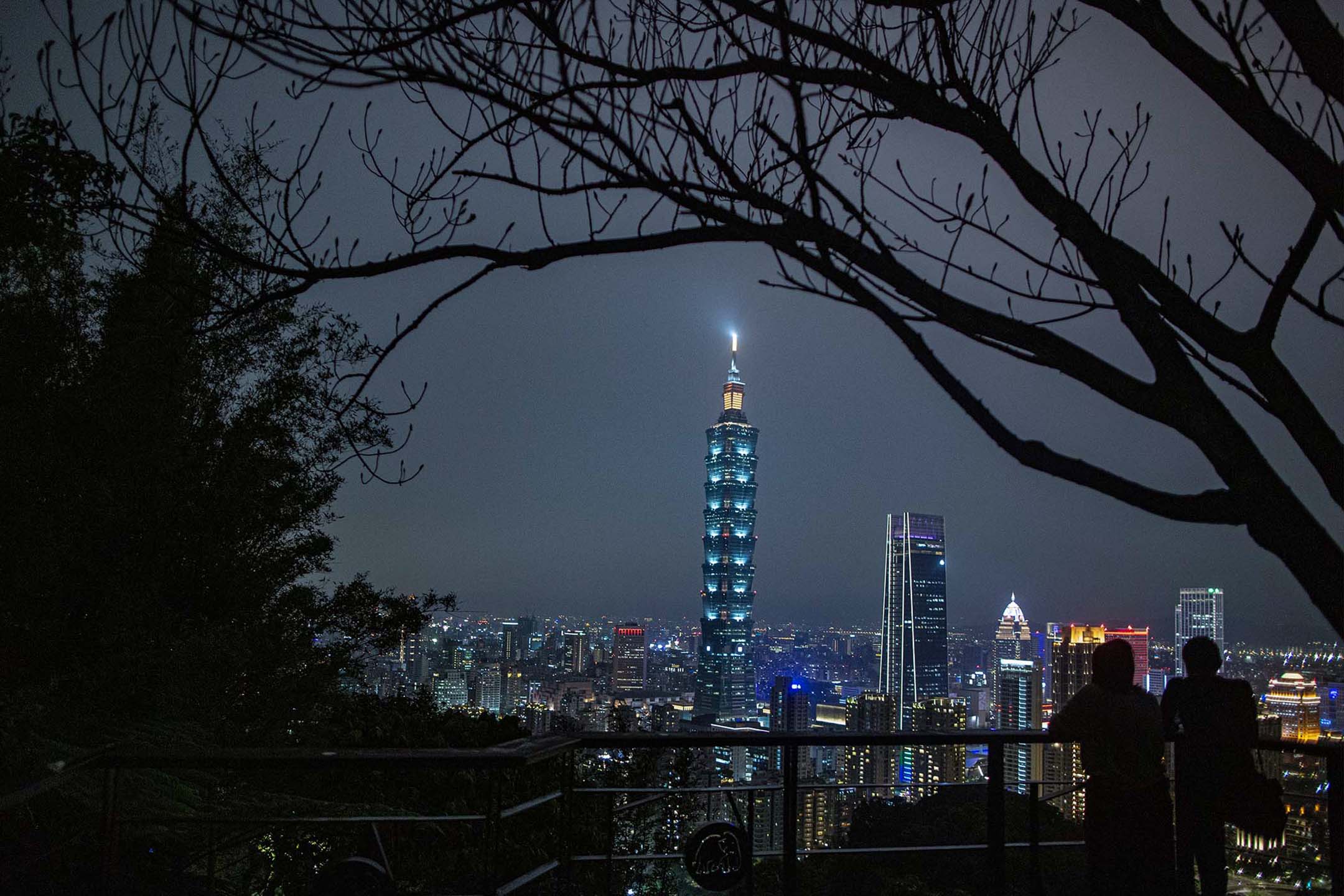 2020年4月1日，台北夜景。攝：陳焯煇/端傳媒