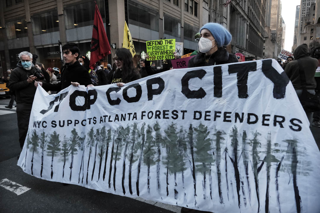 2023年3月9日，美国纽约的“废除警察城”抗议。摄：Spencer Platt/Getty Images