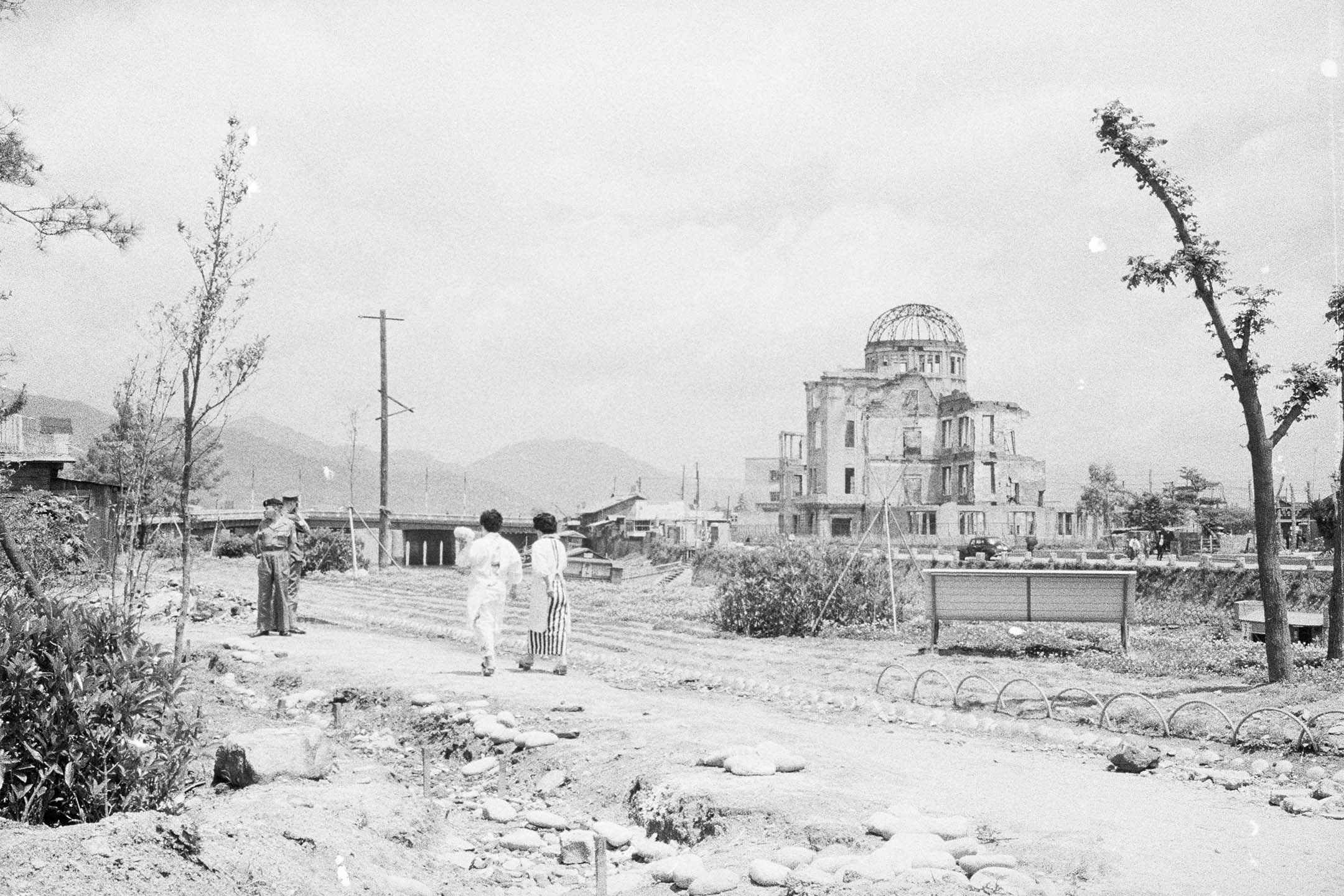 1945年，日本广岛受原子弹袭击后的照片。摄：Bettmann Archive/Getty Images