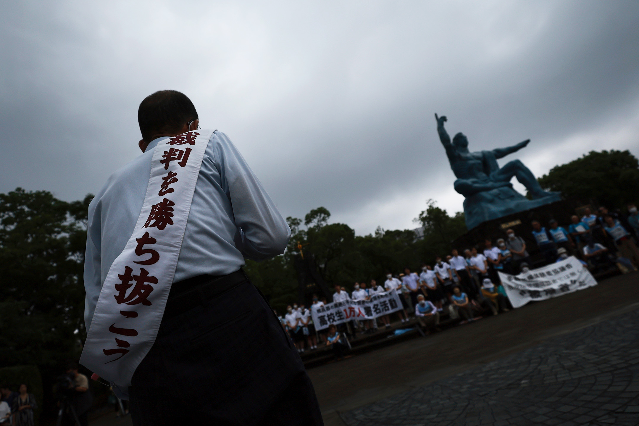 2023年7月9日，日本廣島，核爆遇害者在和平公園舉行的反核會議上抗議。攝：Yomiuri Shimbun/AP/達志影像