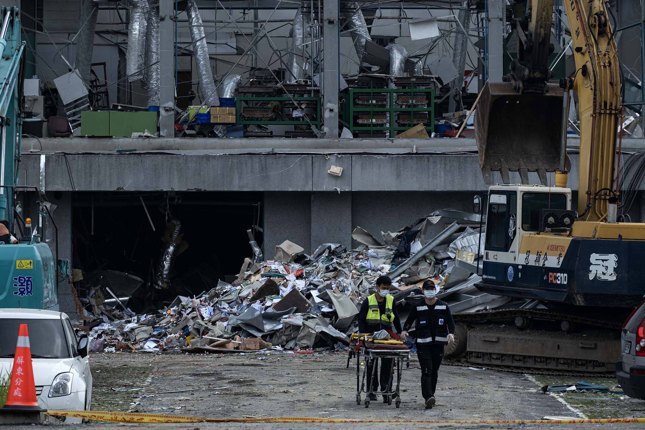 2023年9月23日，屏东工厂大火爆炸现场。摄：陈焯𪸩/端传媒