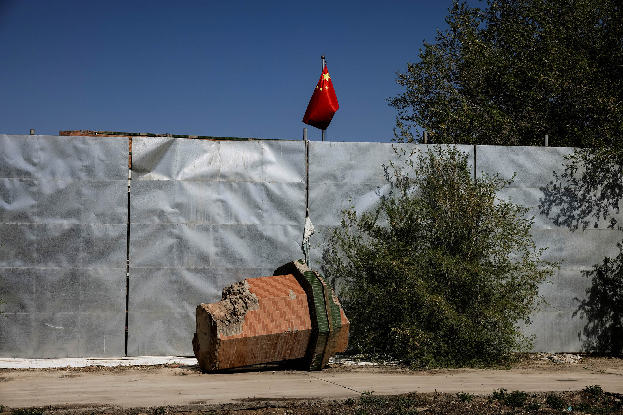 2021年5月6日，新疆维吾尔自治区，一座清真寺折断了的宣礼塔。摄：Thomas Peter/Reuters/达志影像