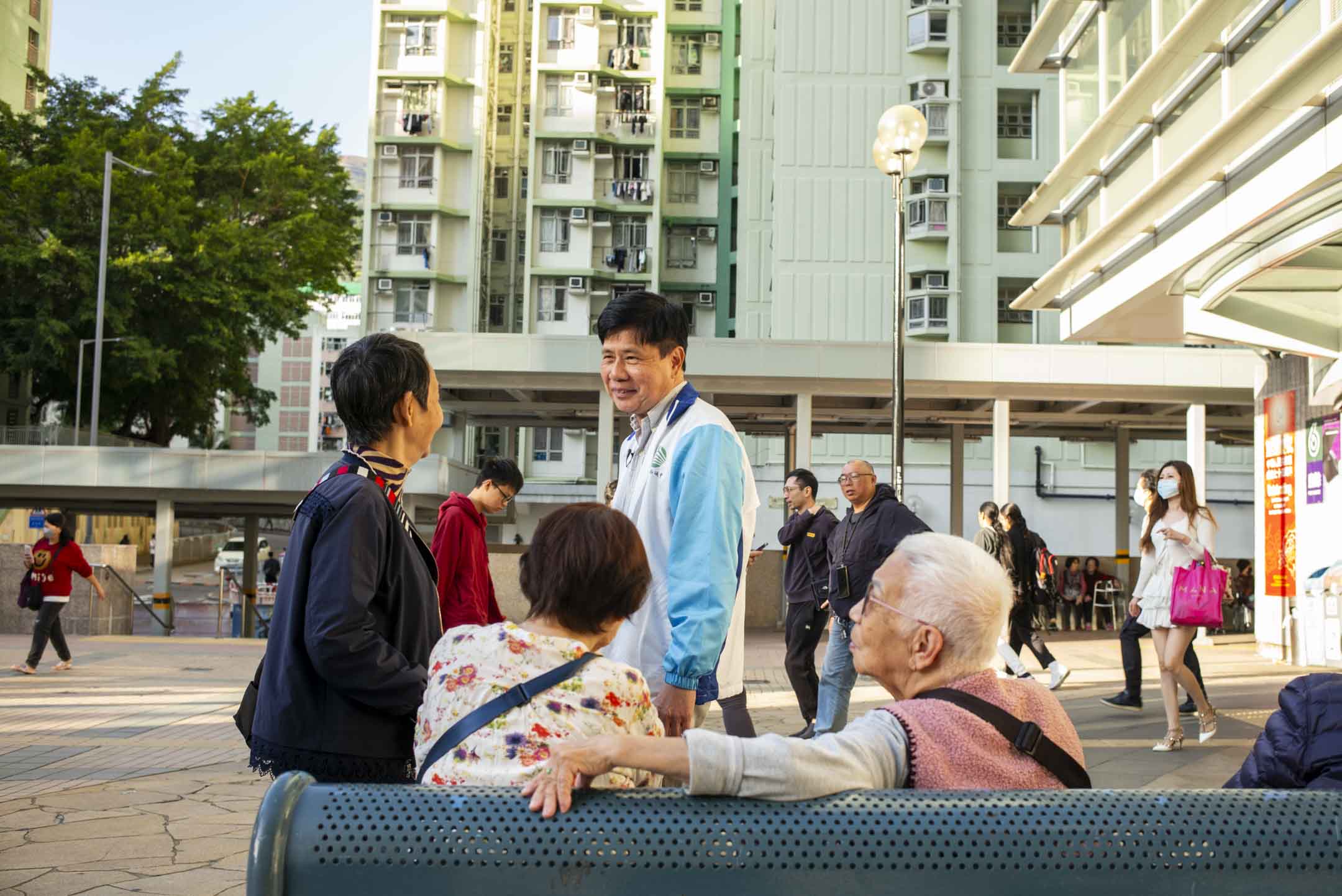 资深荃湾区议员陈琬琛盘踞梨木树38年，是全港任期最长的泛民主派区议员。摄：林振东/端传媒