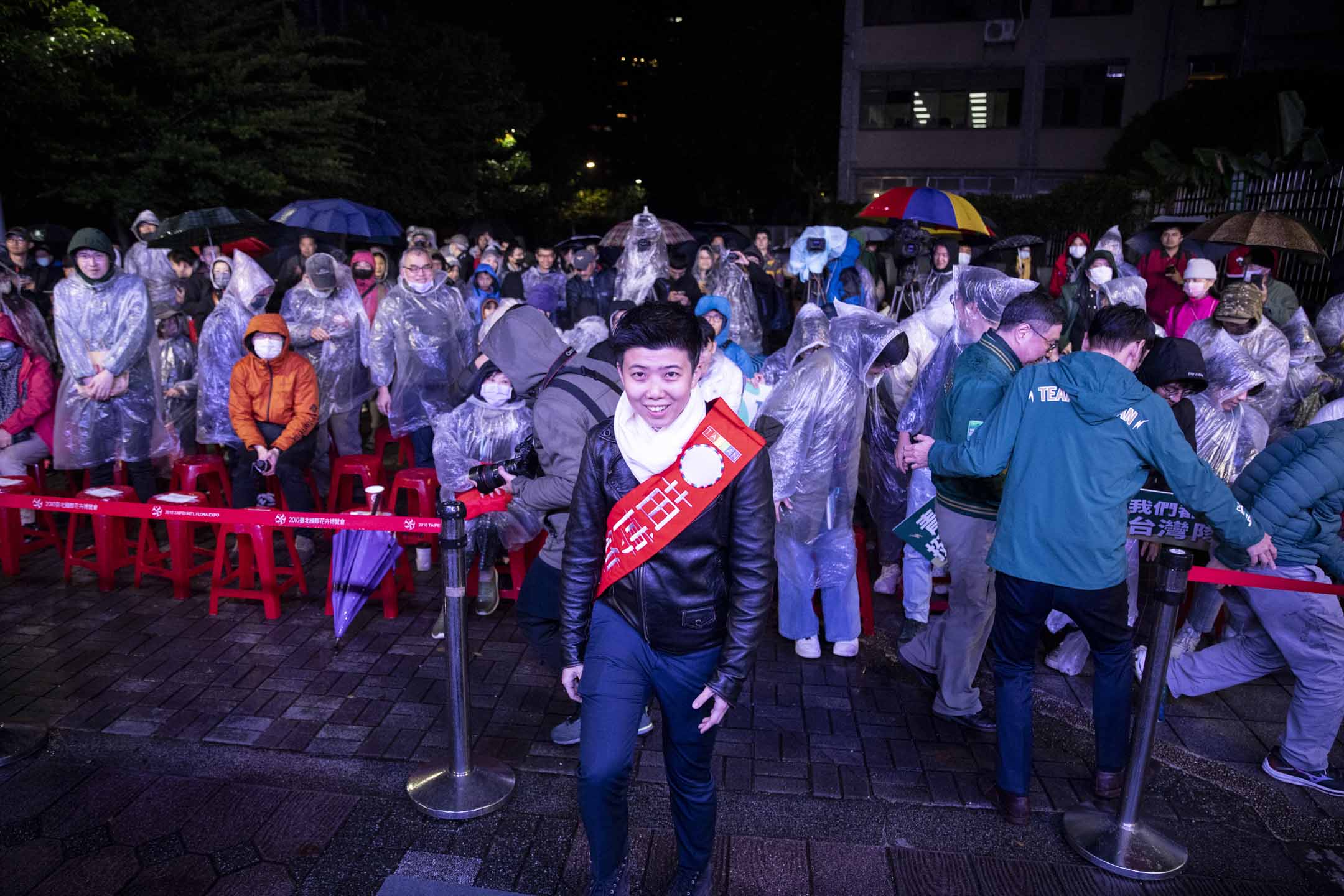 2023年12月21日﹐参选立委的苗雅博大安区举行晚会。摄：林振东/端传媒