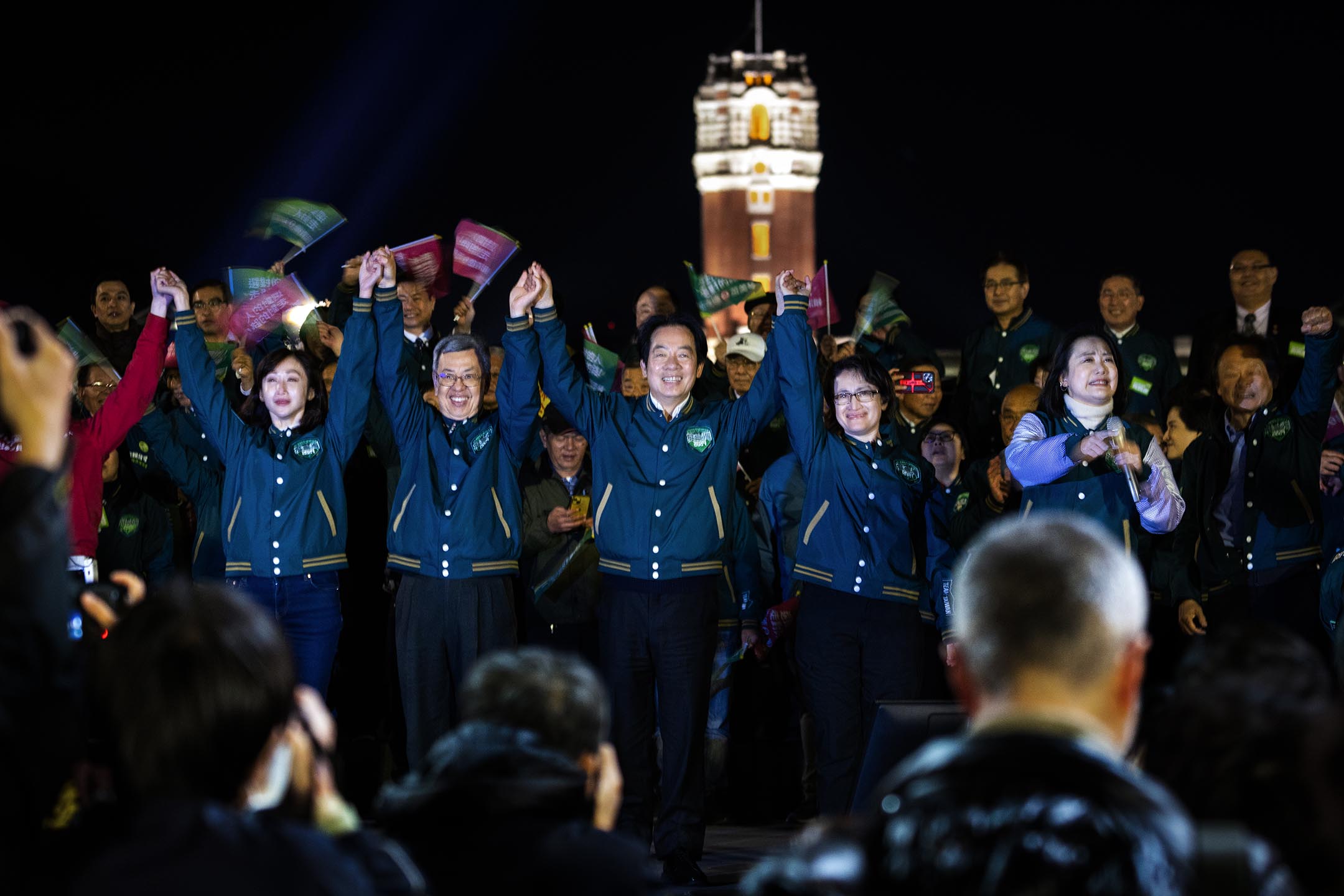 2024年1月11日，台北凯达格兰大道，民进党在总统府前举行造势晚会。摄：陈焯煇/端传媒