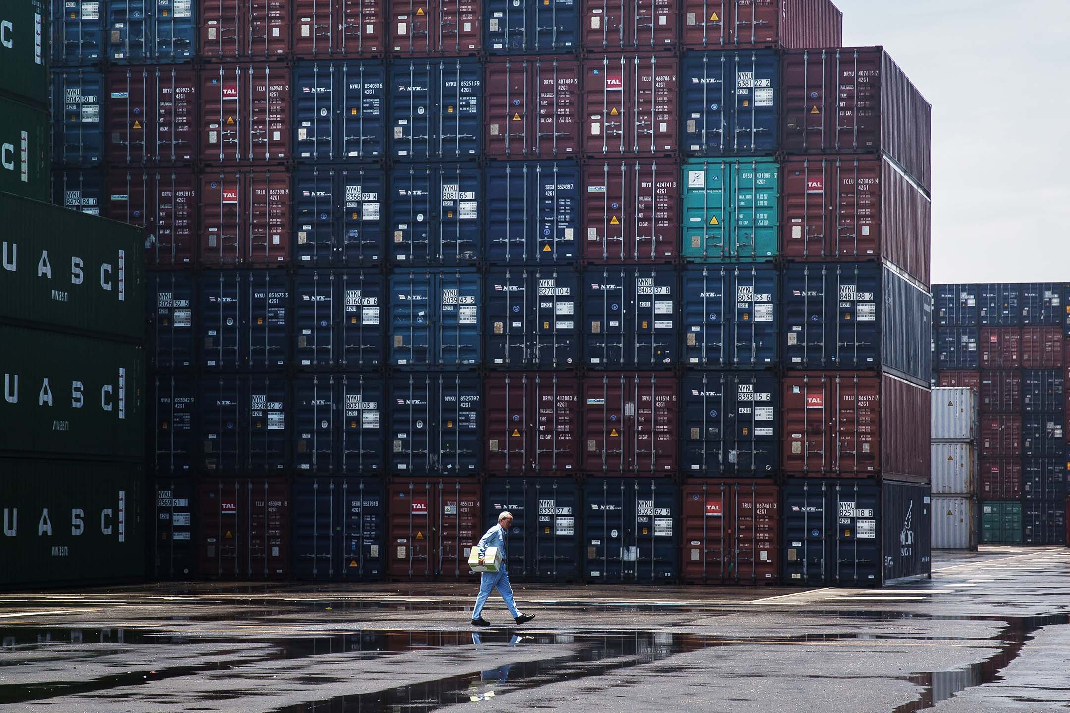 2016年5月24日，台湾高雄，高明货柜码头。摄：Billy H.C. Kwok/Bloomberg via Getty Images