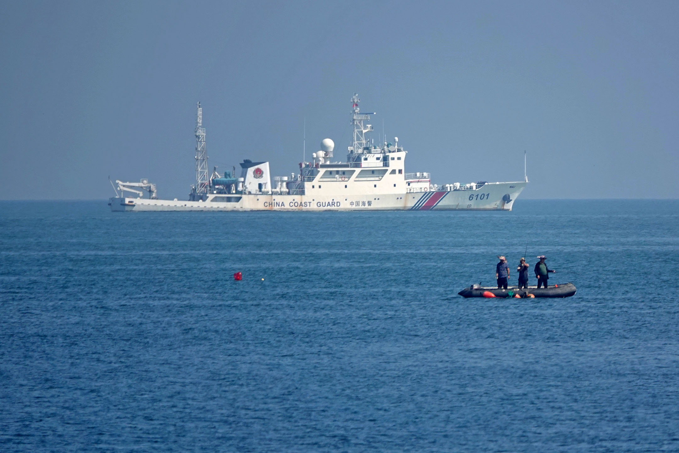 2022年9月4日，山东省烟台附近海域，一艘中国海警船。摄：CFOTO/Future Publishing via Getty Images