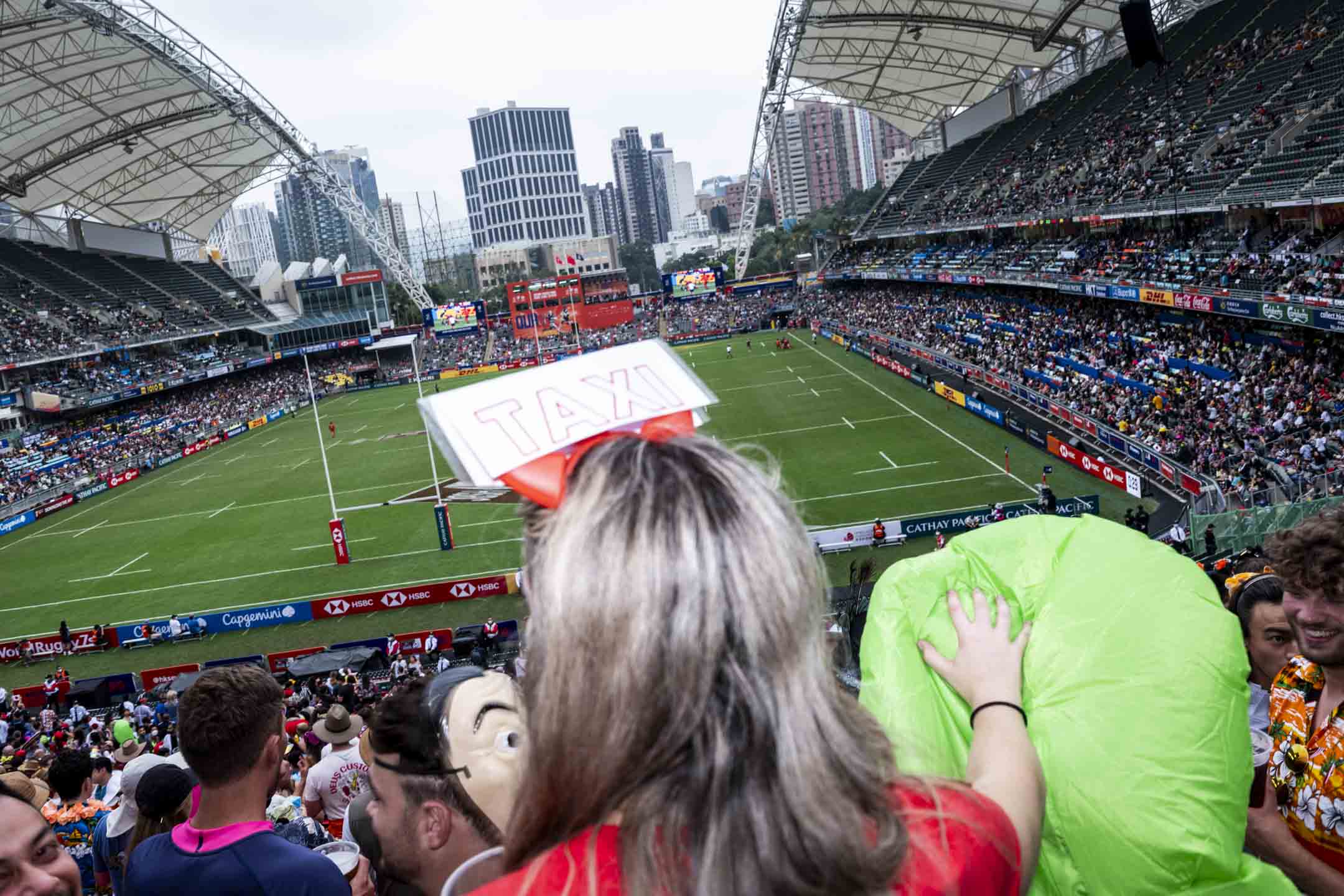 2022年11月5日，香港國際七人欖球賽（七欖，The Hong Kong Sevens）在疫情後首度回歸香港大球場。攝：林振東/端傳媒