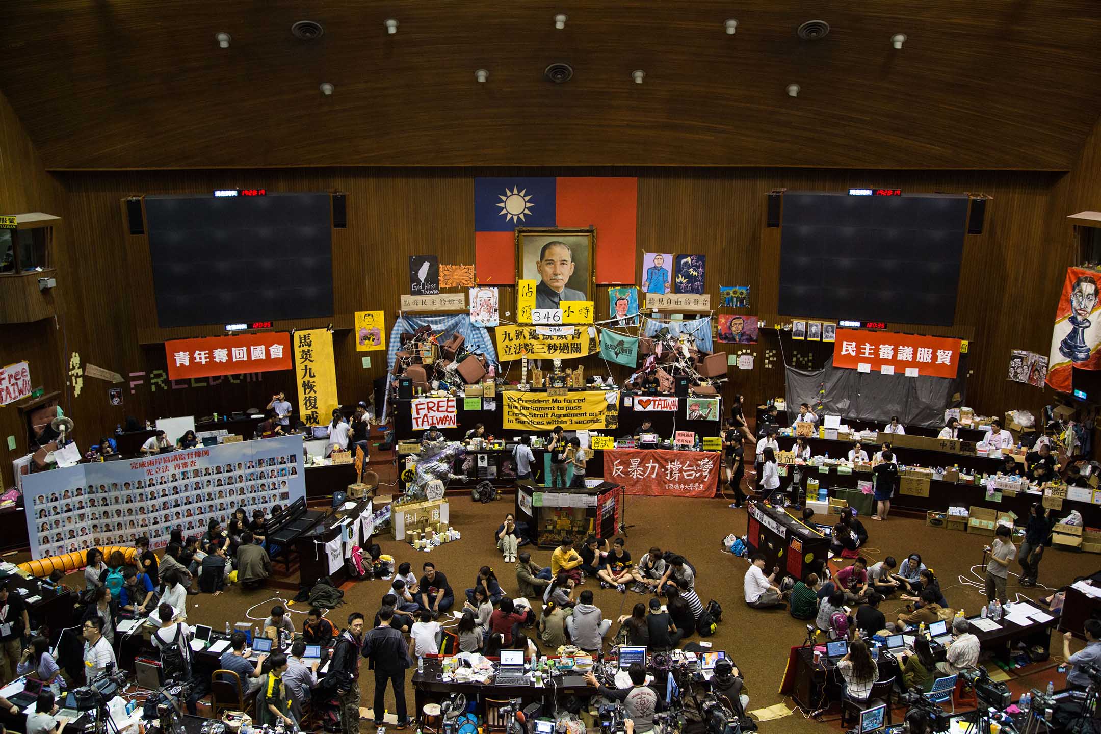 2014年3月31日，台北，占领立法院的第14天。摄：Lam Yik Fei/Bloomberg via Getty Images