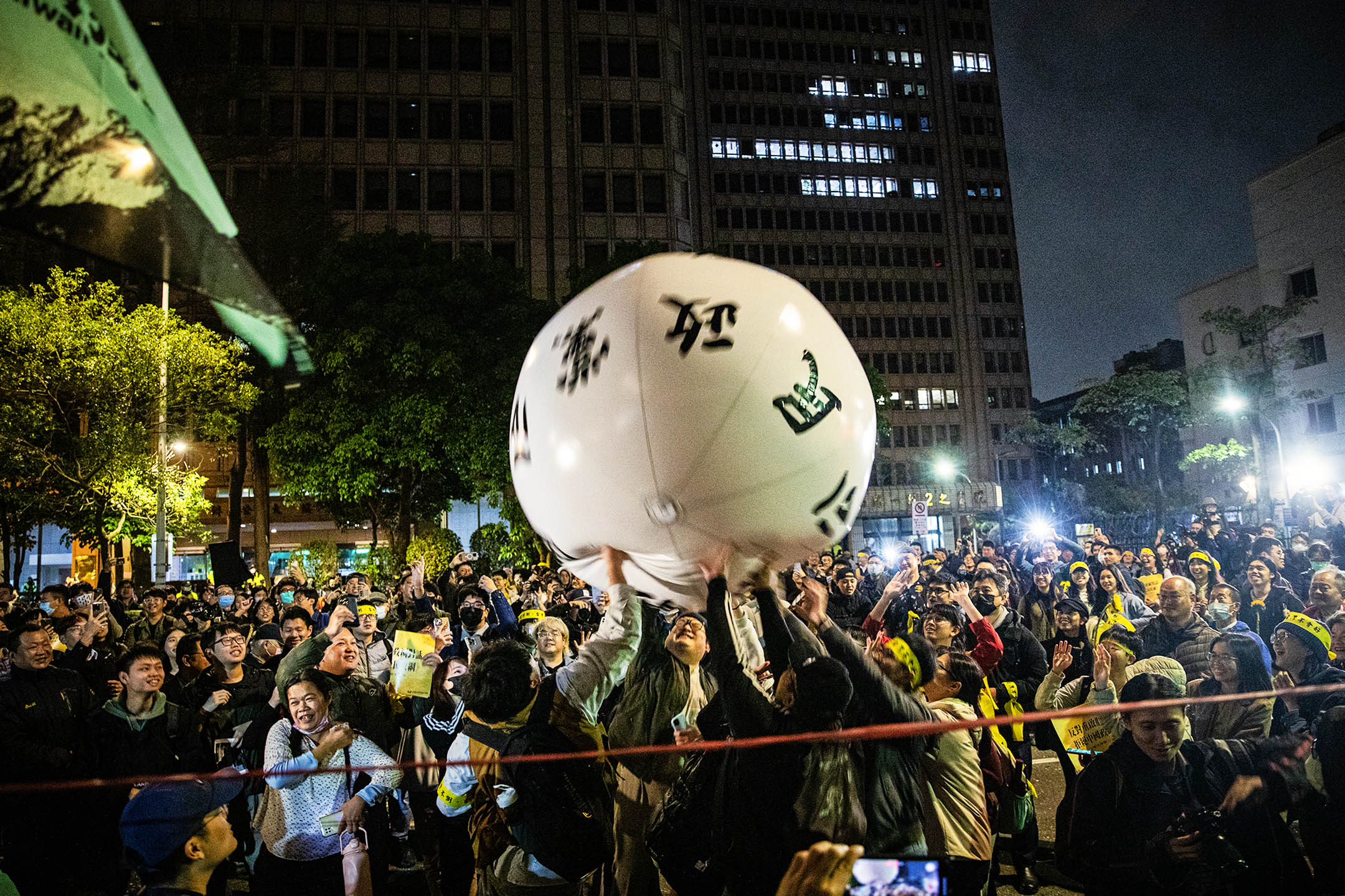 2024年3月18日，台北，太阳花学运10周年晚会。摄：陈焯煇/端传媒