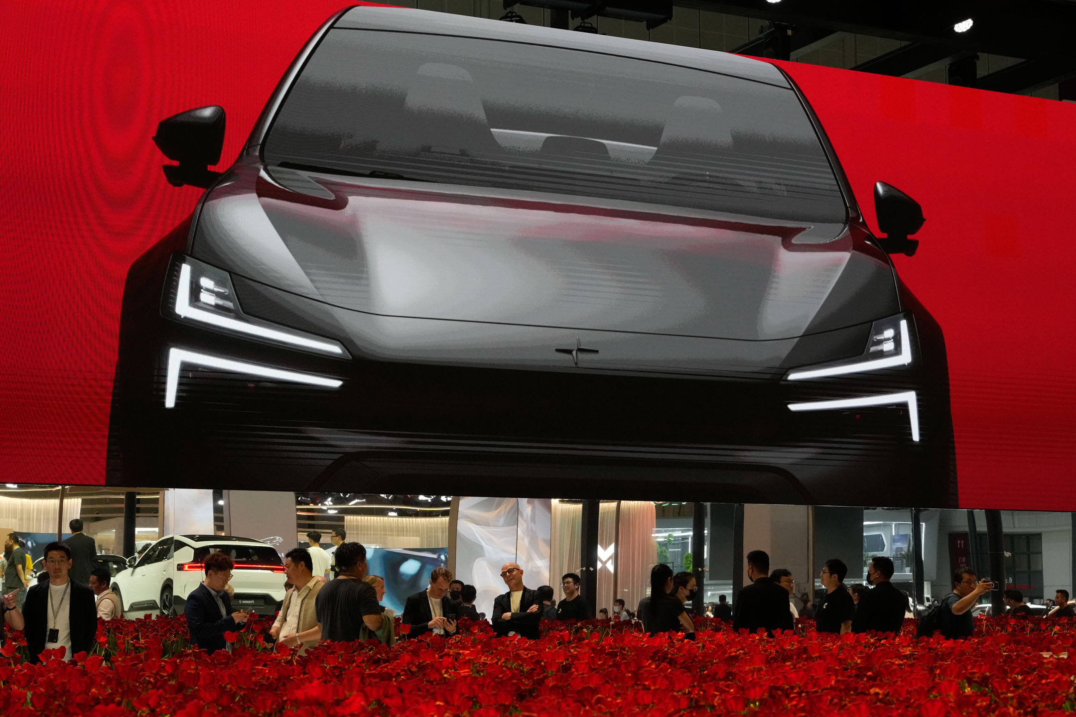 2023年4月19日，中國上海，車展上的電動車品牌Polestar的廣告。攝：Ng Han Guan/AP/達志影像