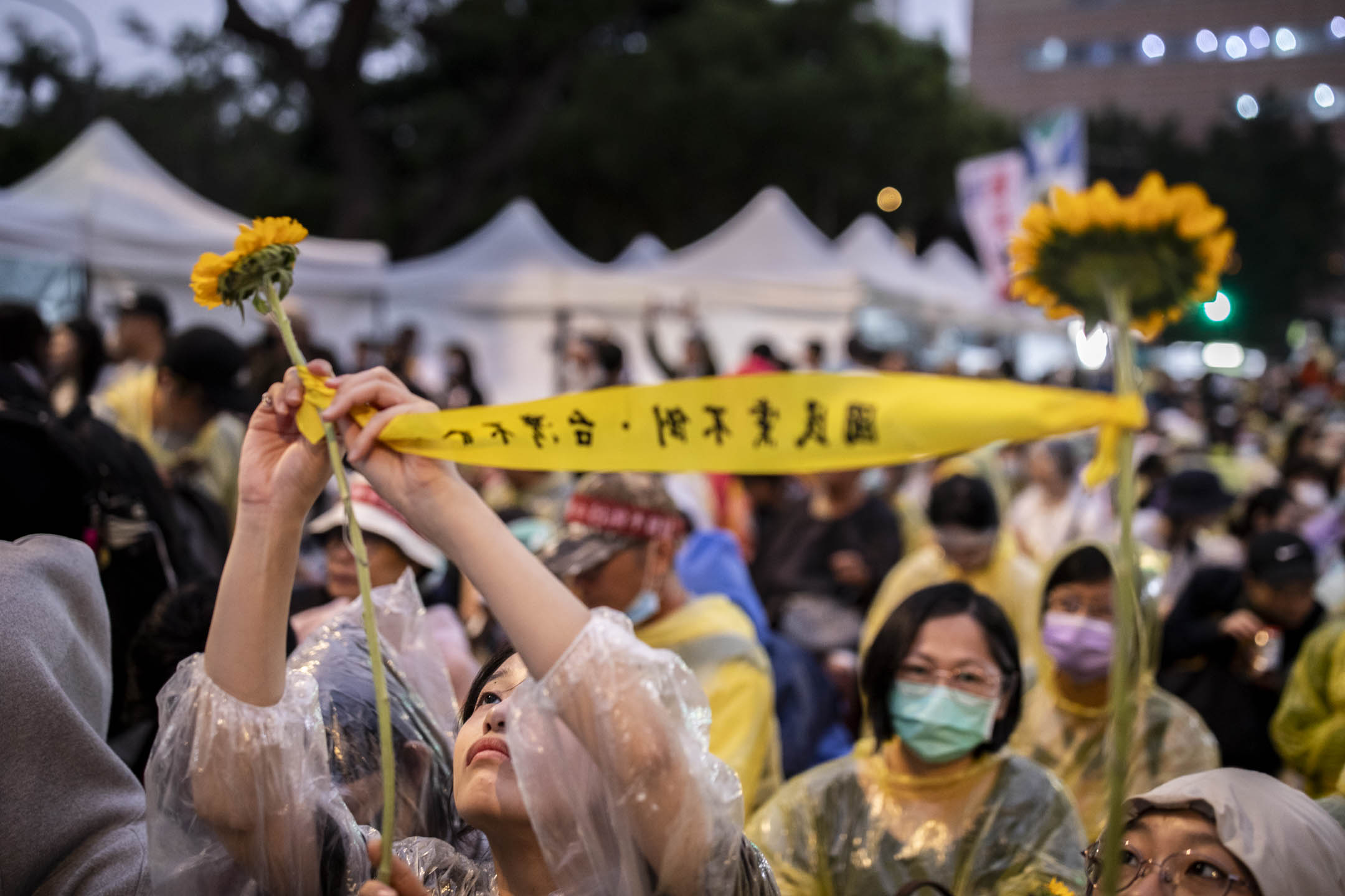 2024年5月28日，台北，立法院进行国会改革法案审议，立法院外有民众集会。摄：林振东/端传媒