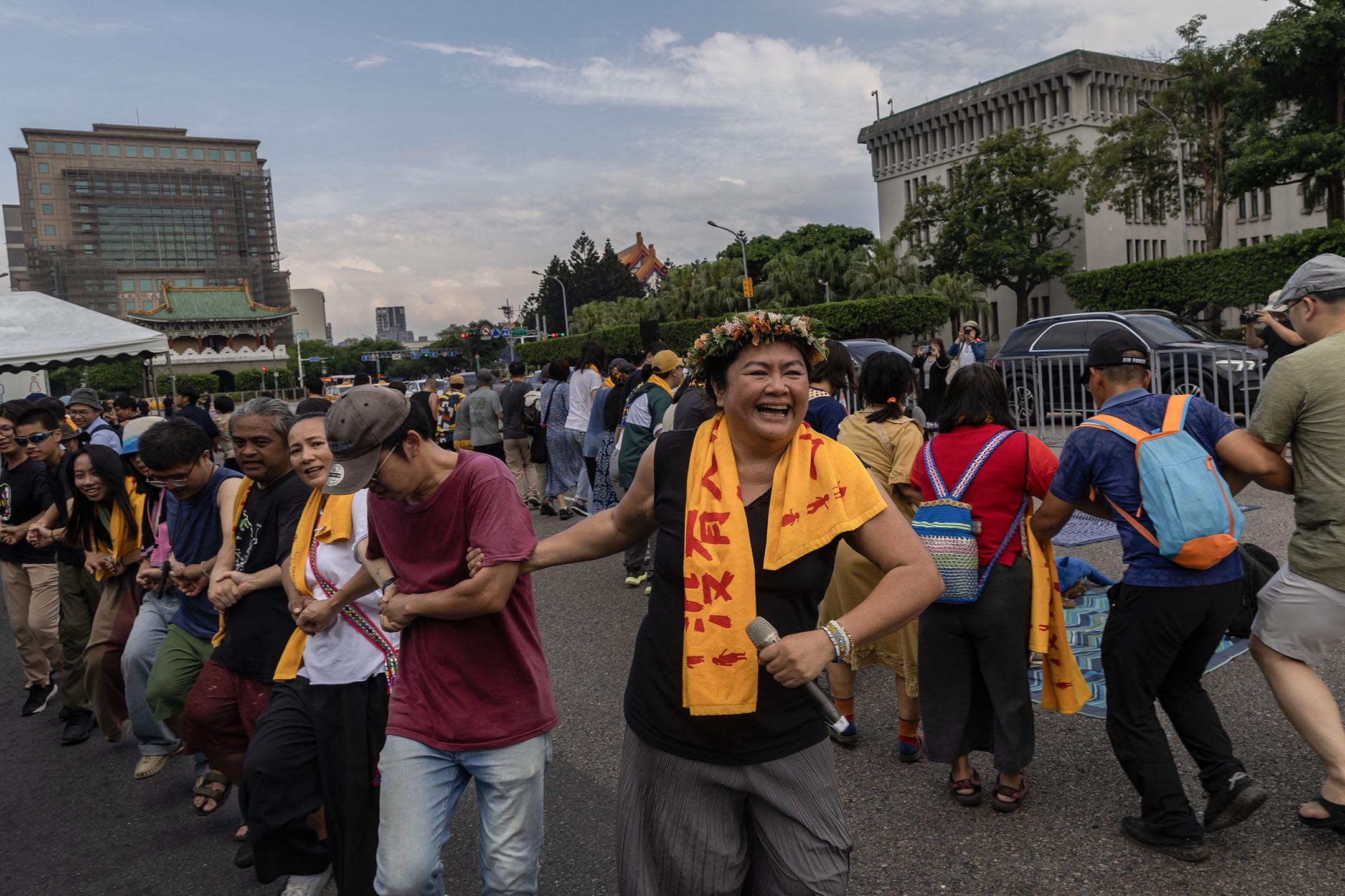 2024年5月6日，台北，原住民团体“原转小教室”于凯道举办“在路上的朋友派对”。摄：陈焯煇/端传媒