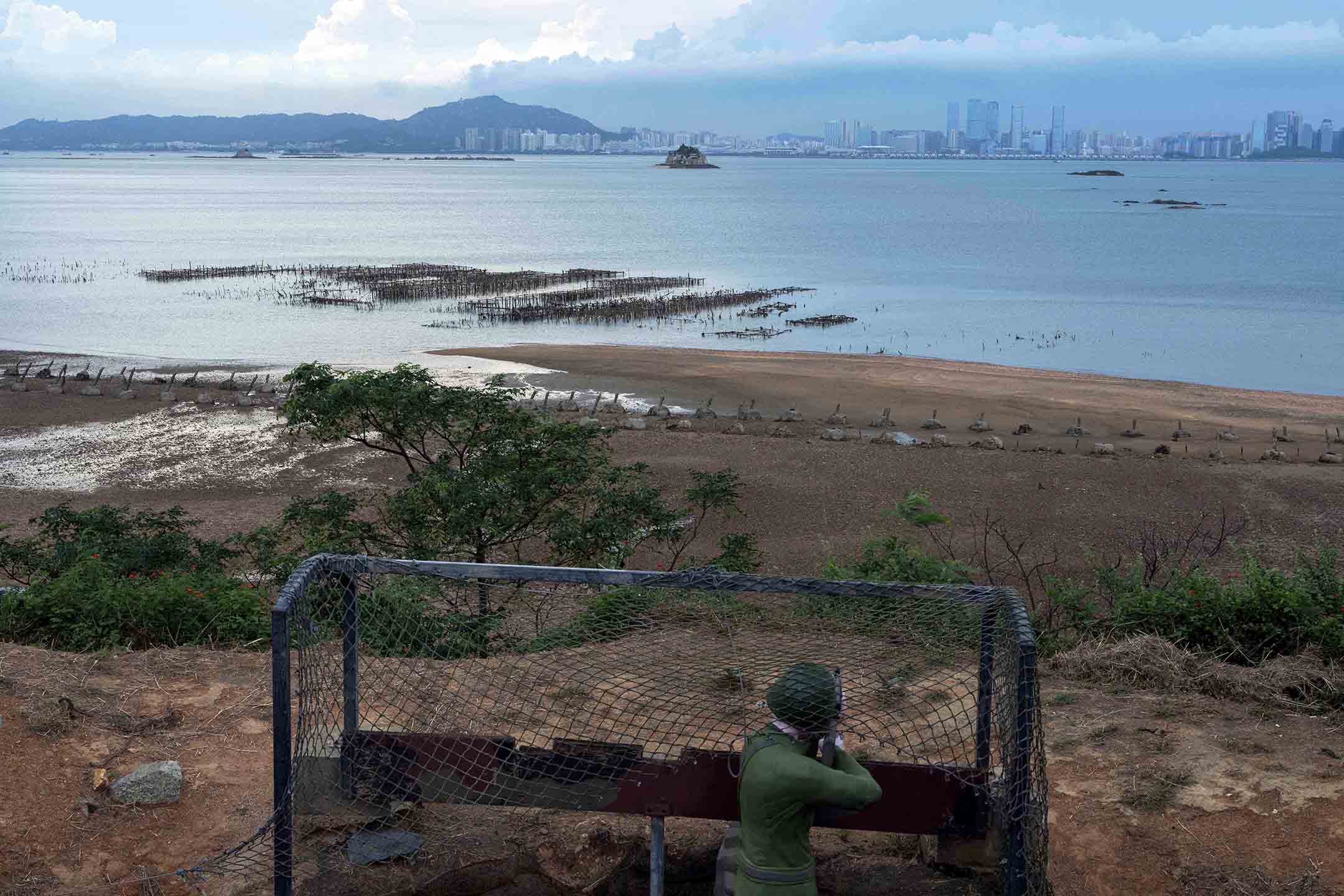 2023年8月25日，金门烈屿乡，对岸为厦门市。摄：陈焯煇/端传媒