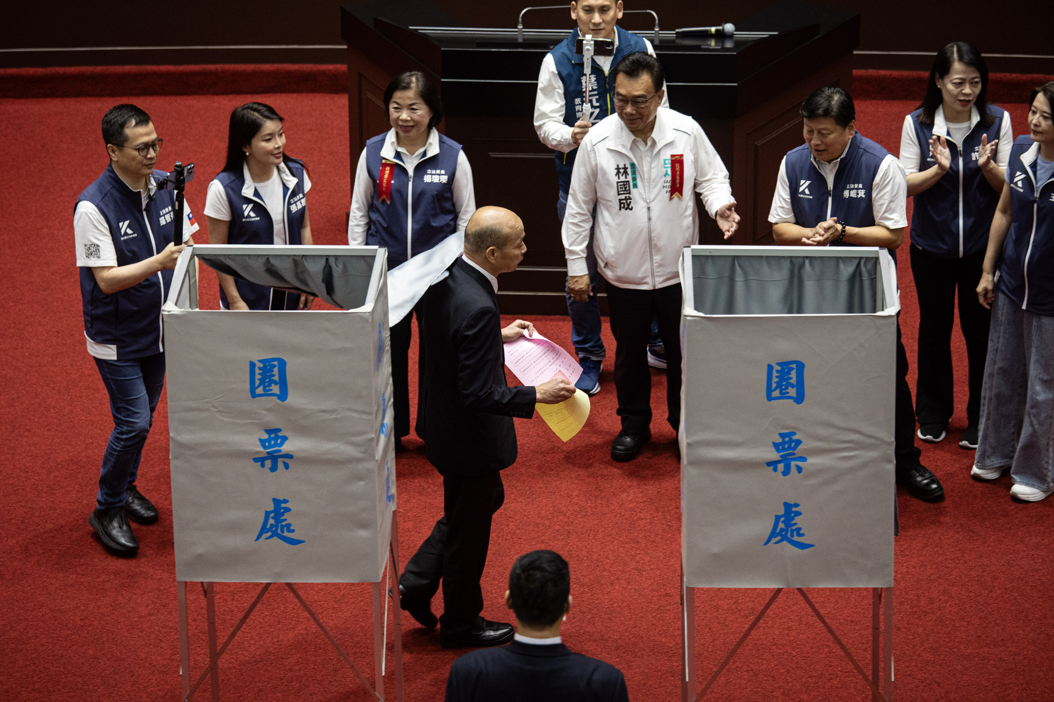 2024年6月21日，台北，立法院表决行政院对国会职权修法所提的覆议案。摄：陈焯煇/端传媒