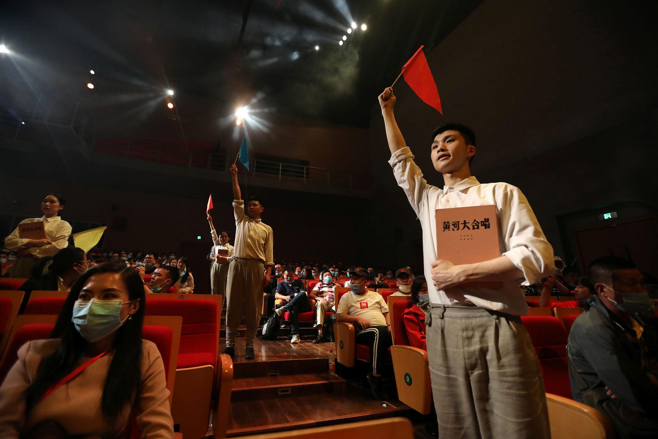 2021年5月10日，中国延安，中国共产党成立100周年纪念馆有关中国革命历史的演出。摄：Tingshu Wang/Reuters/达志影像