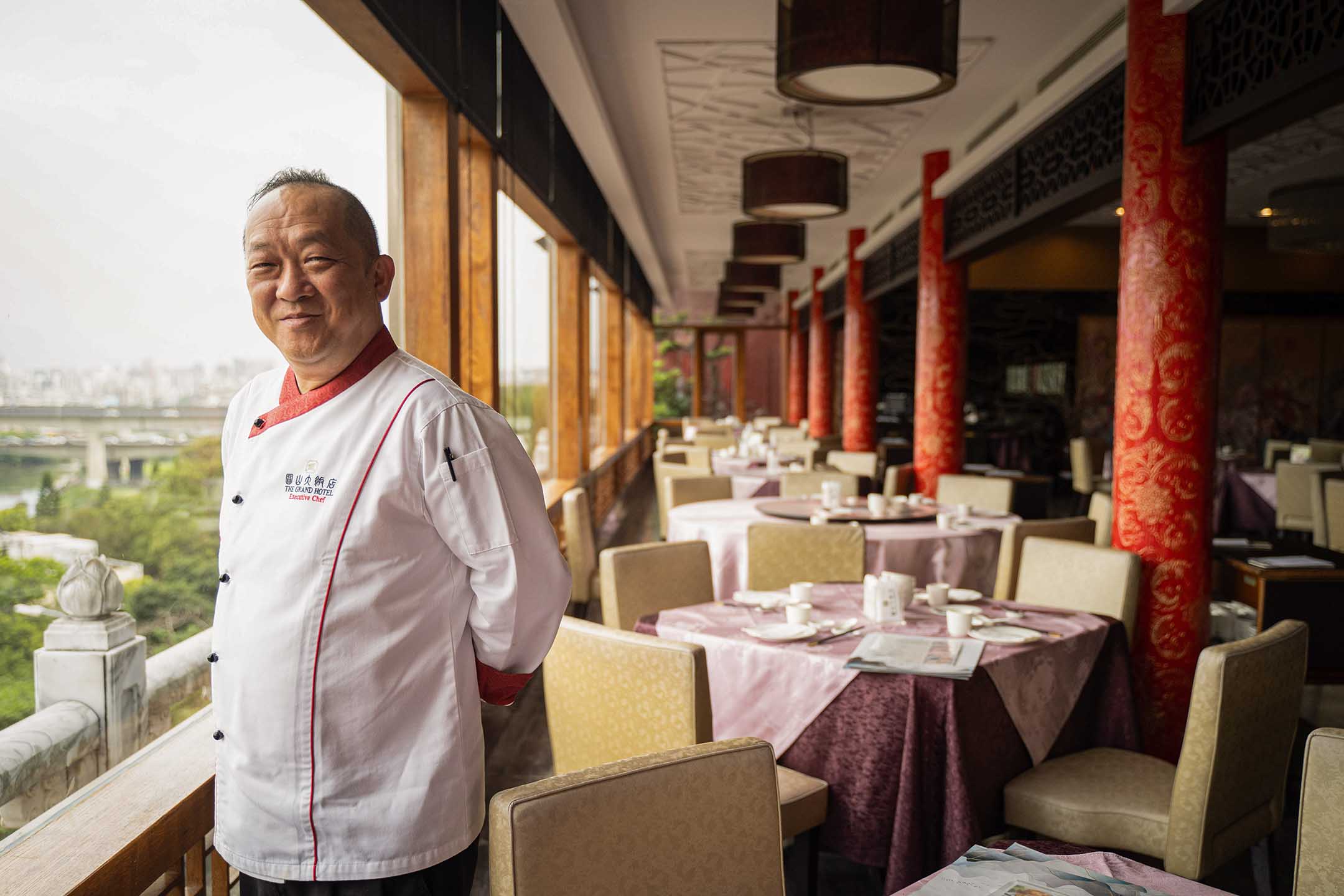 圆山大饭店金龙餐厅国宴主厨许耀光。摄：唐佐欣/端传媒