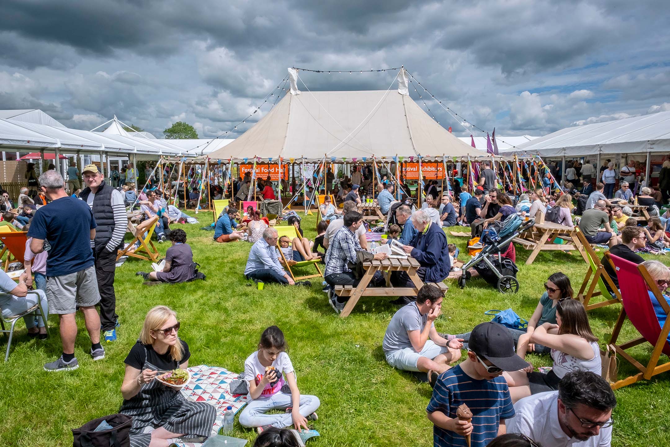 2020年2月18日，英国最重要的艺术节之一的海伊文学节（Hay Festival）。摄：Lucas Vallecillos/VWPics via AP Images/达志影像