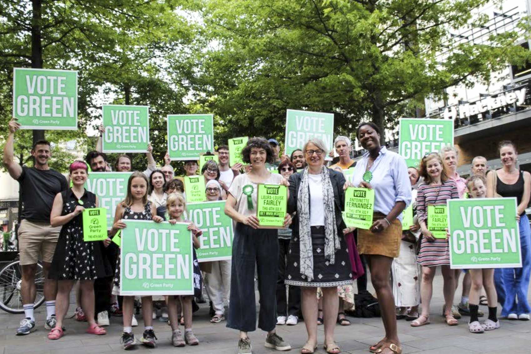 Natalie Bennett  與綠黨候選人。圖：受訪者提供