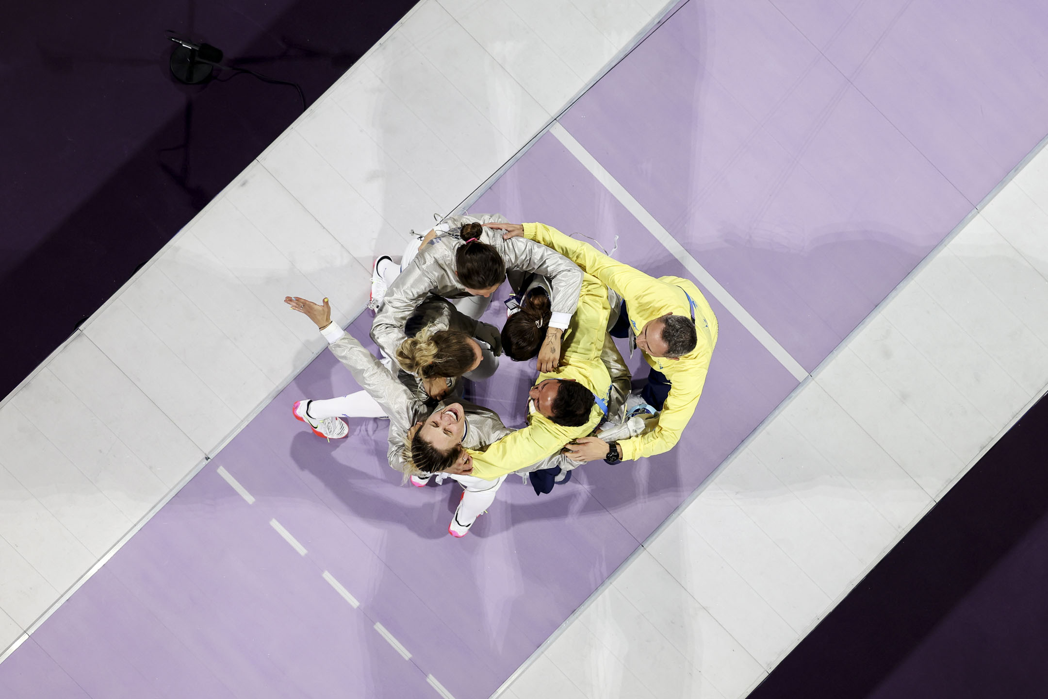 2024年8月3日，巴黎奥运女子佩剑团体，由乌克兰队夺得金牌。 摄：Dan Mullan/Getty Images