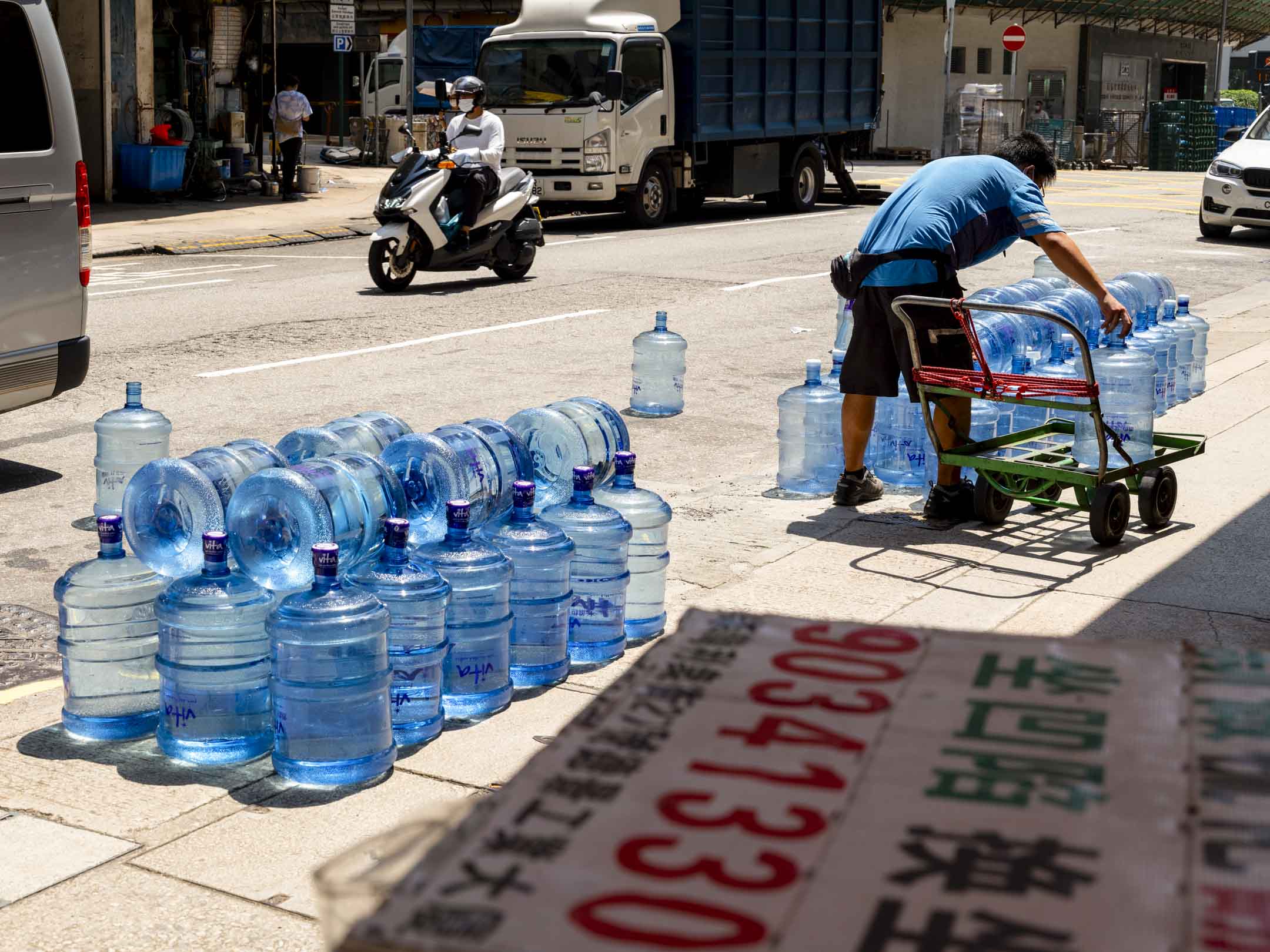 柴灣一名送水工人。攝：林振東/端傳媒