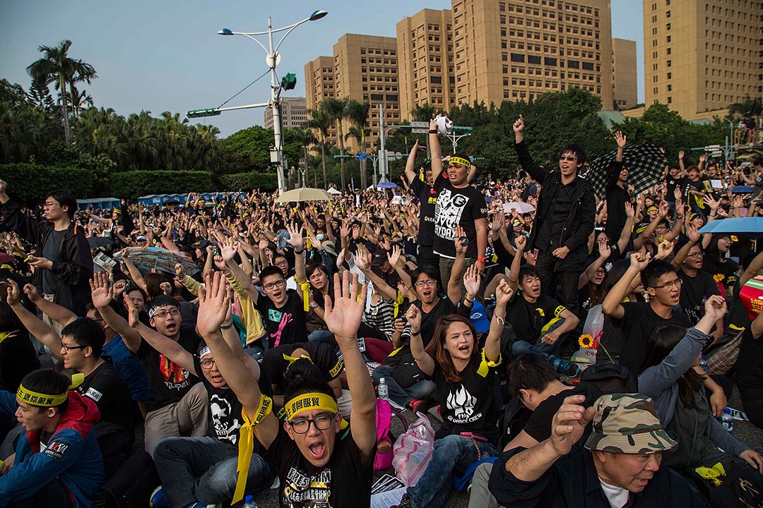 2014年3月30日，台北，逾二萬人在凱達格蘭大道參與反服貿集會。攝：Lam Yik Fei/GETTY