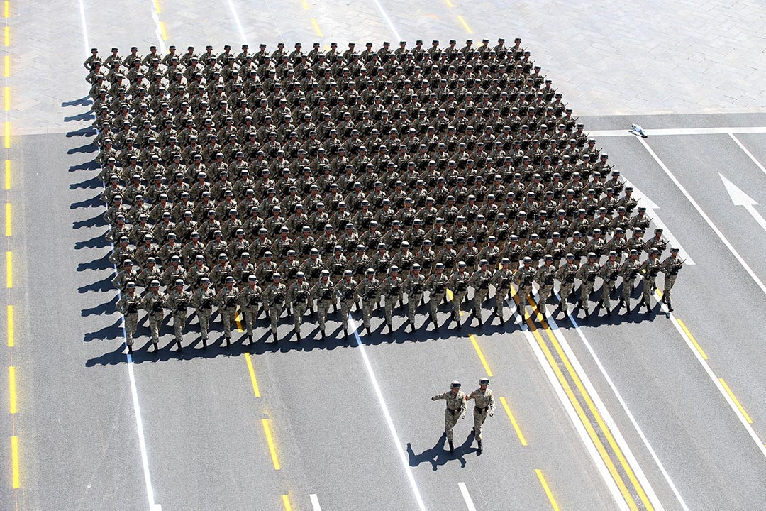 2015年9月3日，北京，解放军士兵在天安门广场接受检阅。摄：Yao Dawei/Xinhua/REUTERS