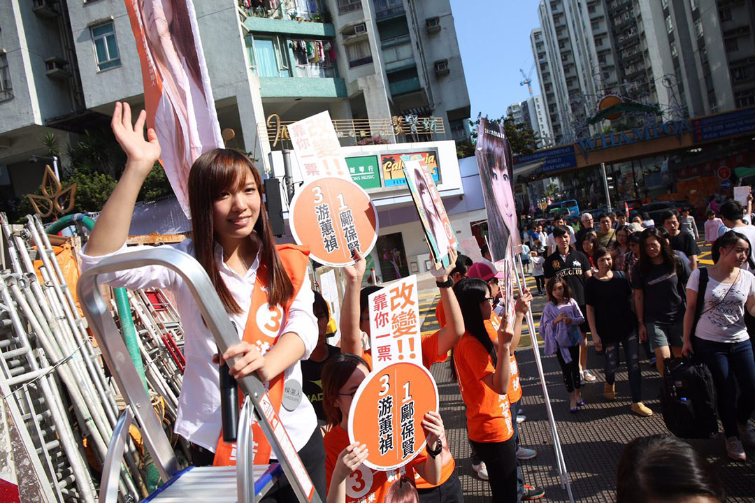 黃埔東候選人游蕙禎今午在黃埔街站拉票。摄：罗国辉/端传媒