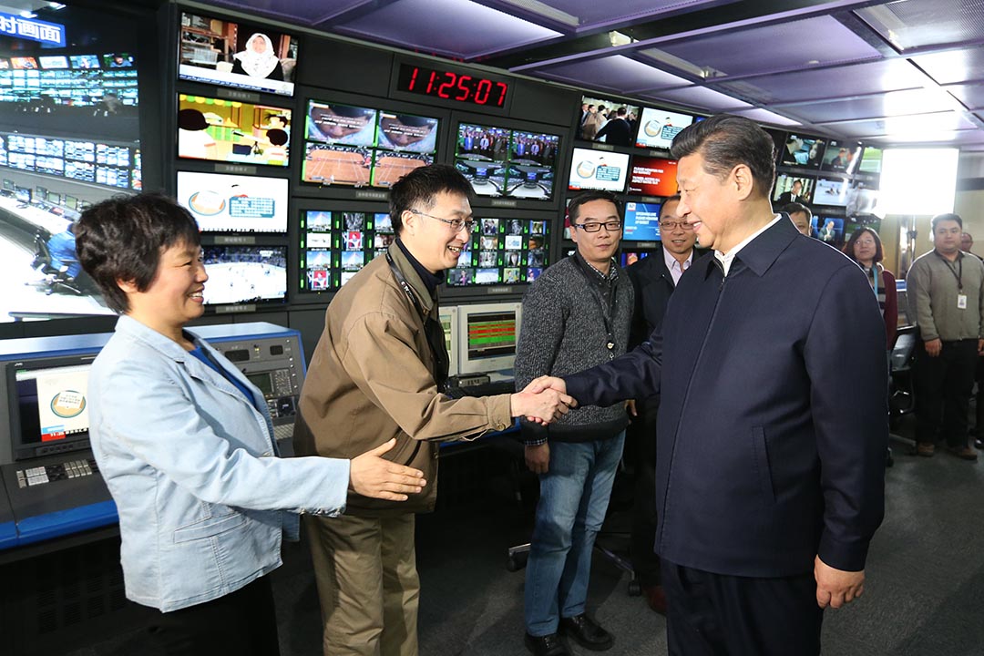 2016年2月19日，国家主席习近平到中央电视台（CCTV）视察。摄：Ma Zhancheng/Xinhua via AP